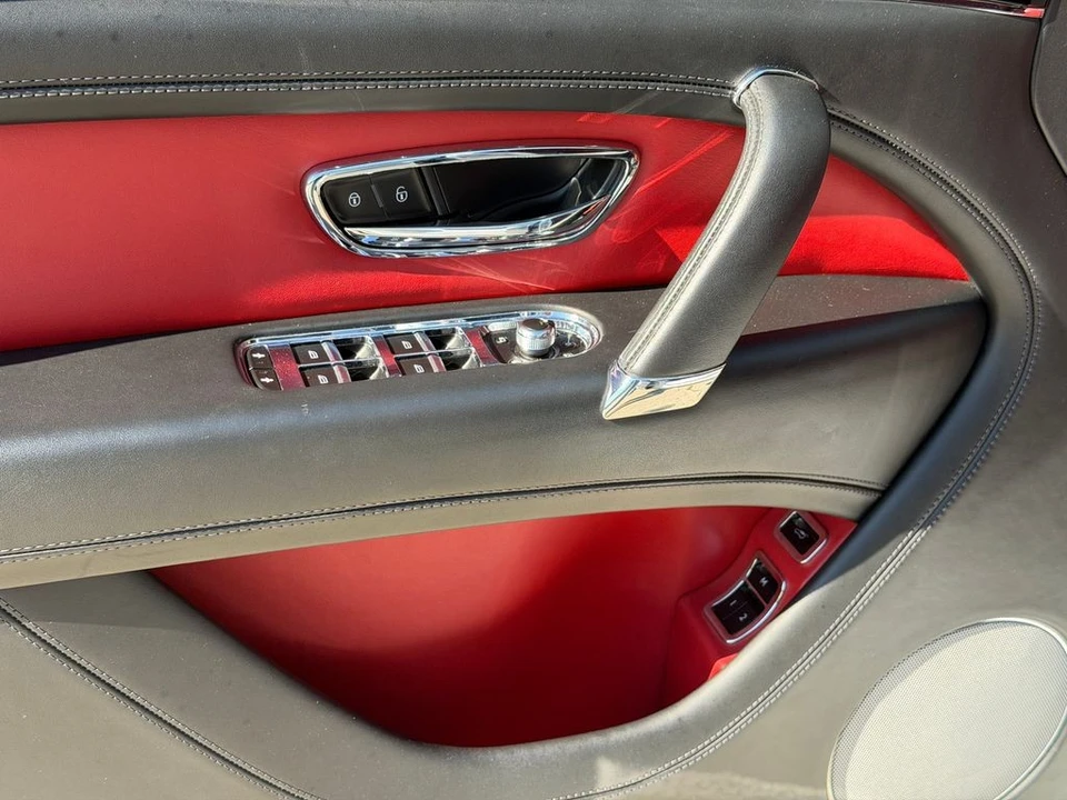 2019 Bentley Bentayga - Image 17 of 31