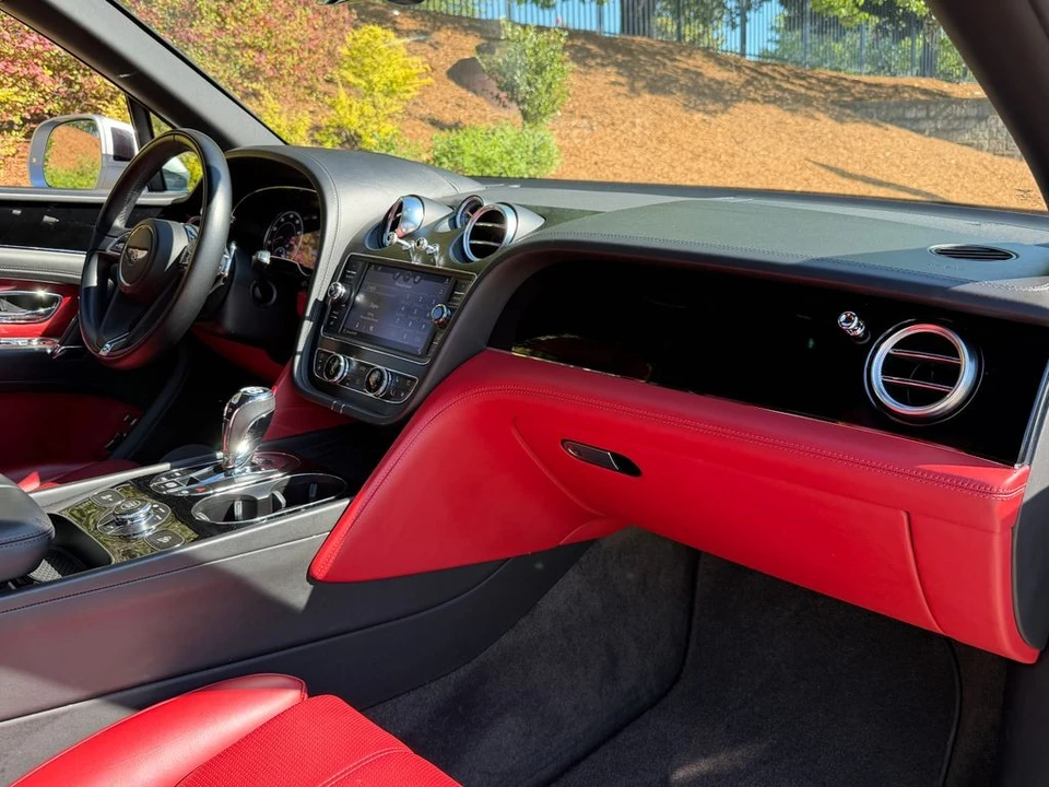 2019 Bentley Bentayga - Image 9 of 31