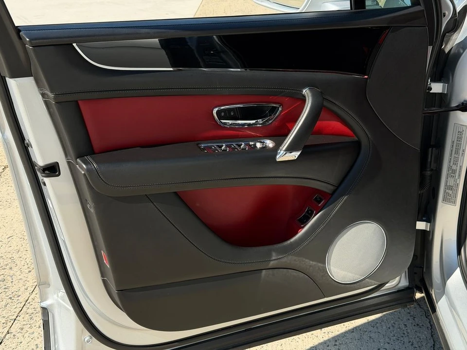 2019 Bentley Bentayga - Image 16 of 31