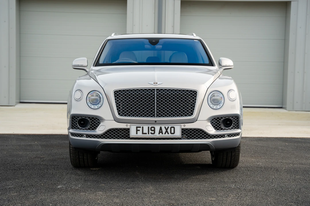 2019 Bentley Bentayga - Image 2 of 31