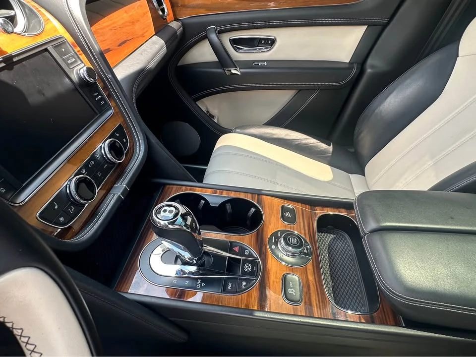 2019 Bentley Bentayga - Image 16 of 20