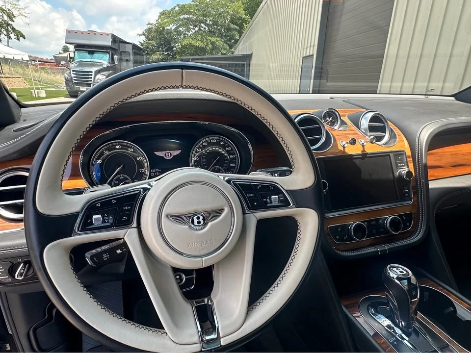 2019 Bentley Bentayga - Image 15 of 20