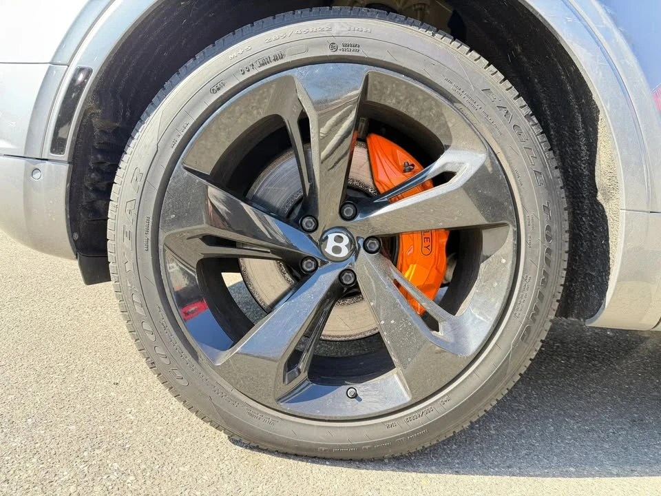 2019 Bentley Bentayga - Image 6 of 9