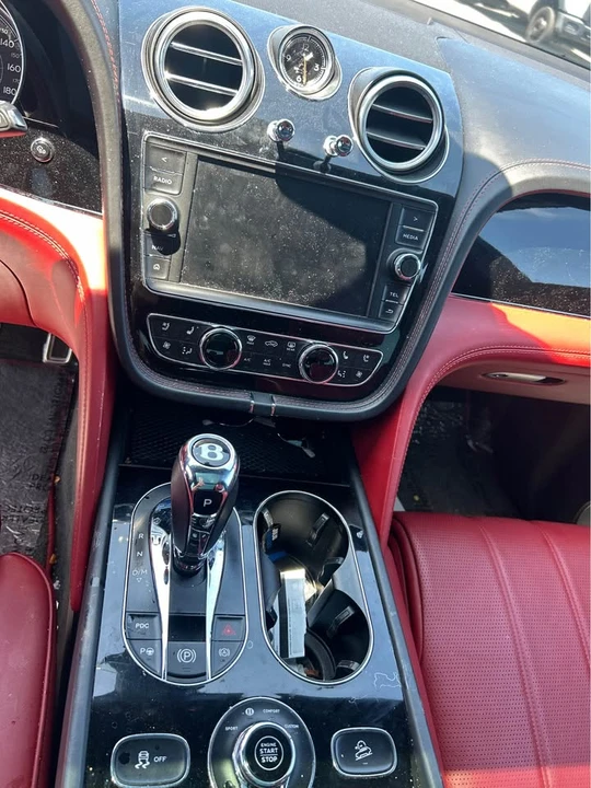2019 Bentley Bentayga - Image 18 of 20