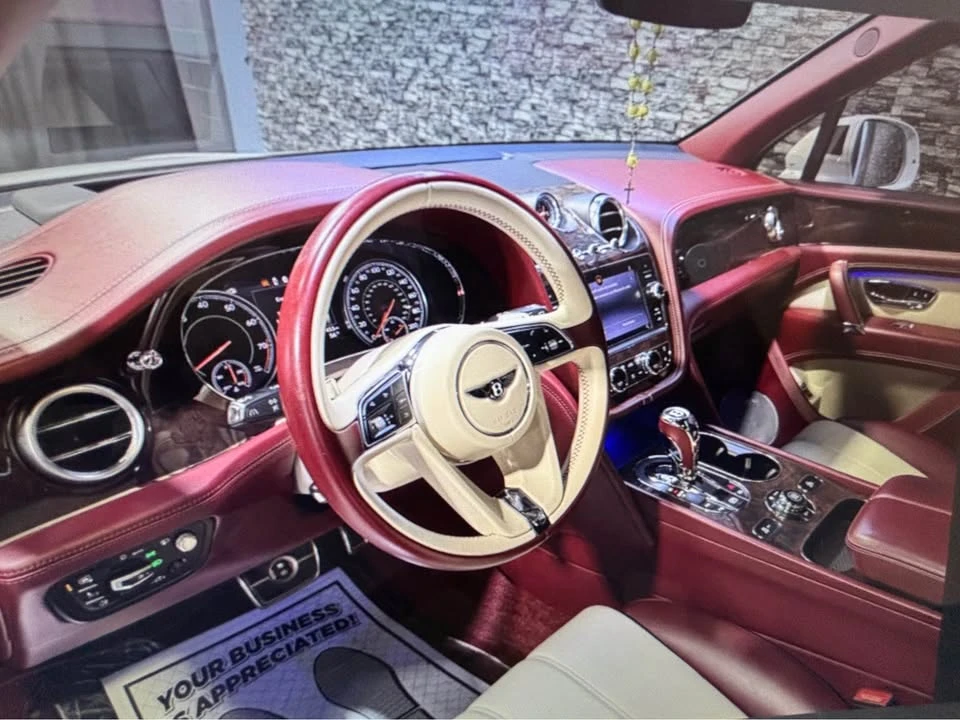 2019 Bentley Bentayga - Image 9 of 17