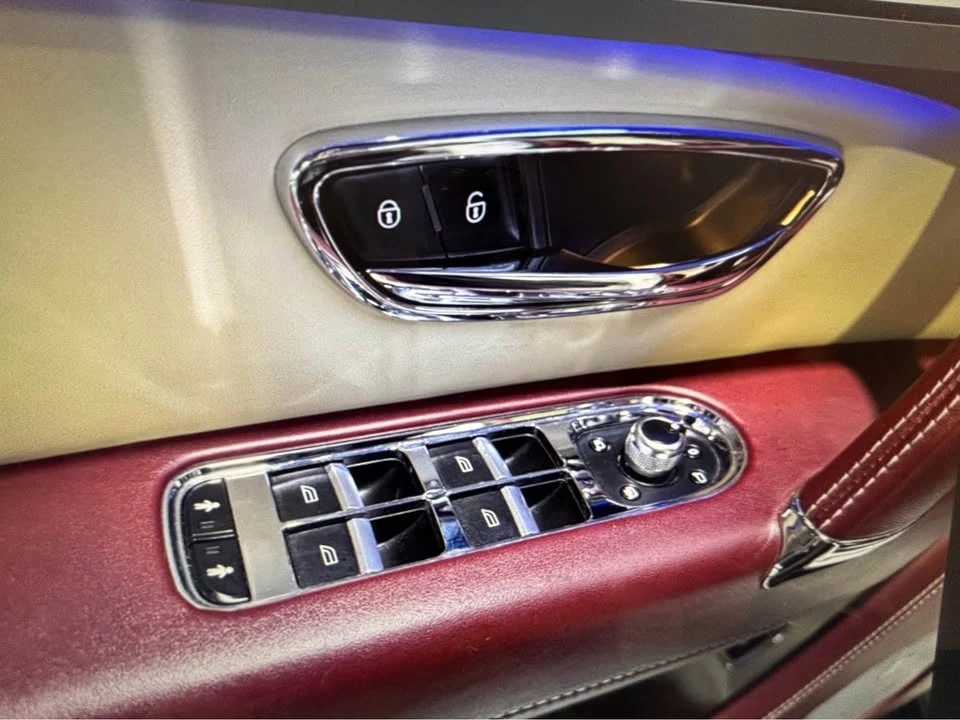2019 Bentley Bentayga - Image 8 of 17
