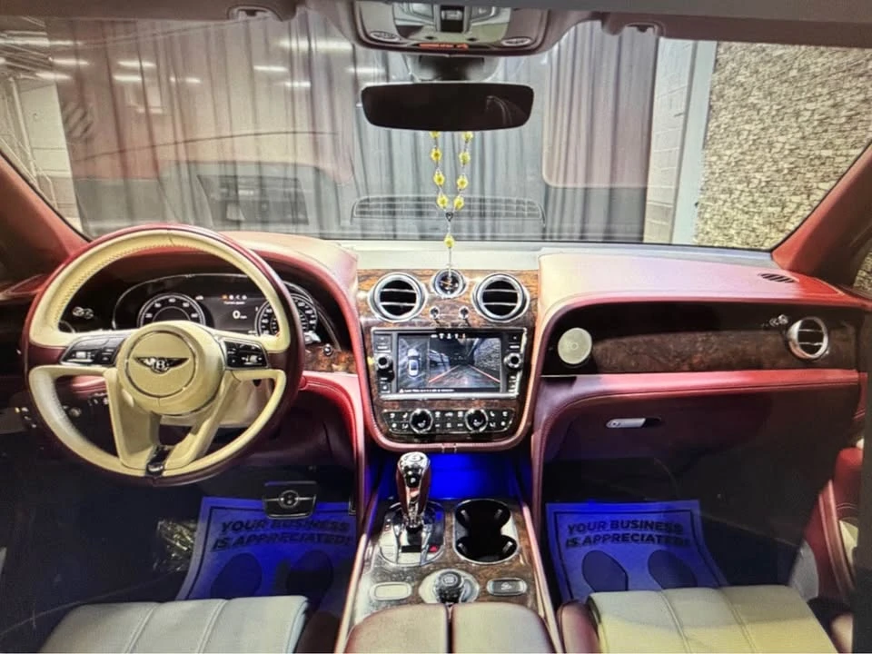 2019 Bentley Bentayga - Image 13 of 17