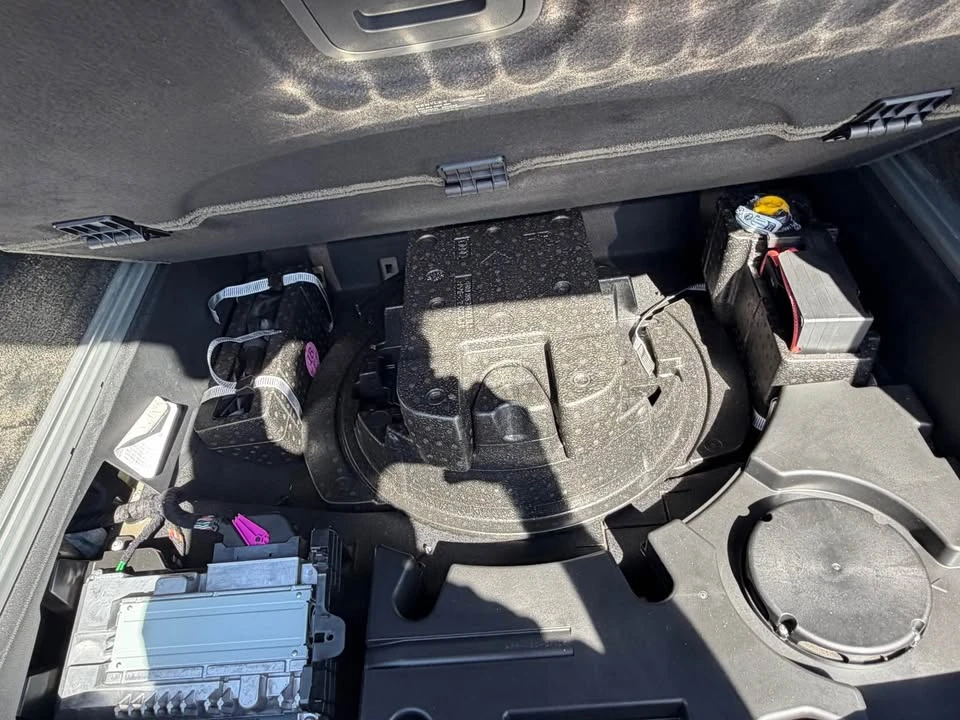 2019 Bentley Bentayga - Image 16 of 16
