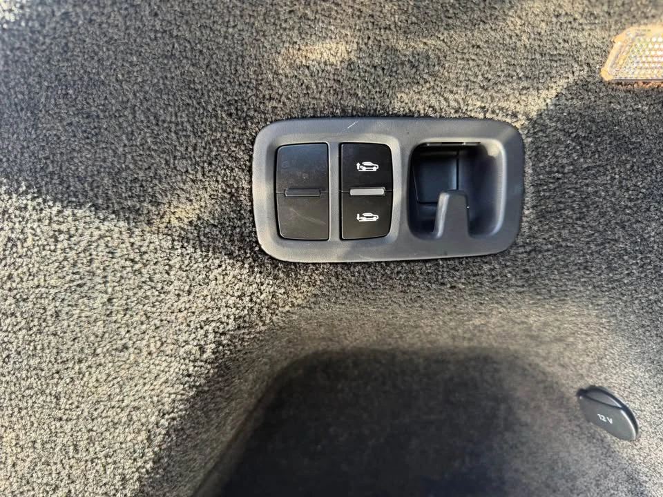 2019 Bentley Bentayga - Image 15 of 16