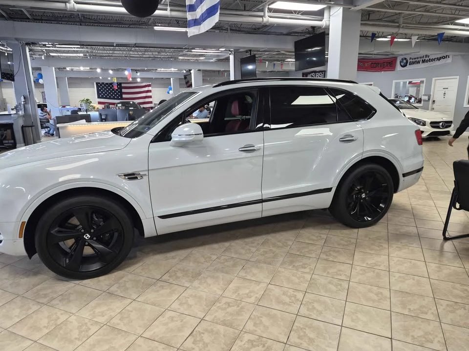 2019 Bentley Bentayga - Image 2 of 2