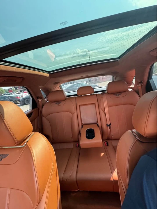 2019 Bentley Bentayga - Image 8 of 9