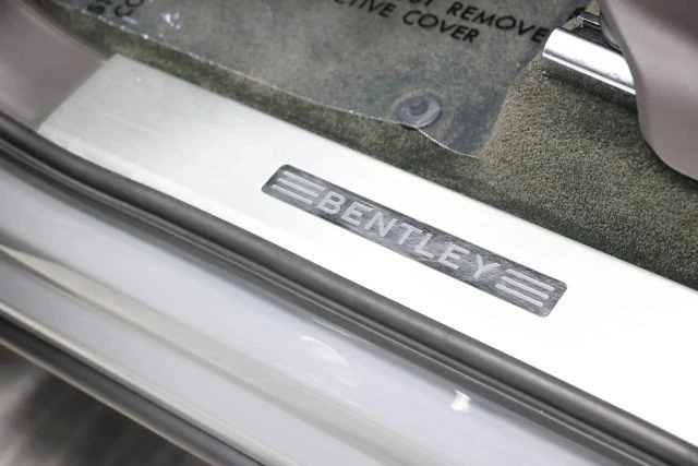 2019 Bentley Bentayga - Image 17 of 21