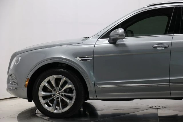 2019 Bentley Bentayga - Image 8 of 12