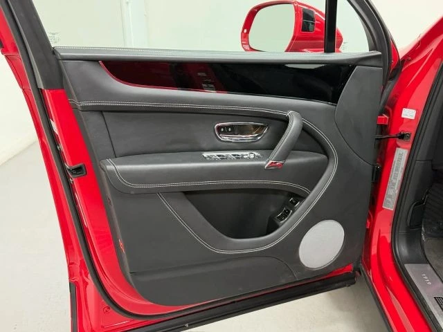 2019 Bentley - Image 29 of 31