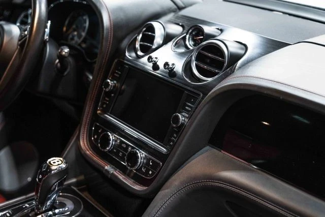 2019 Bentley Bentayga - Image 18 of 21
