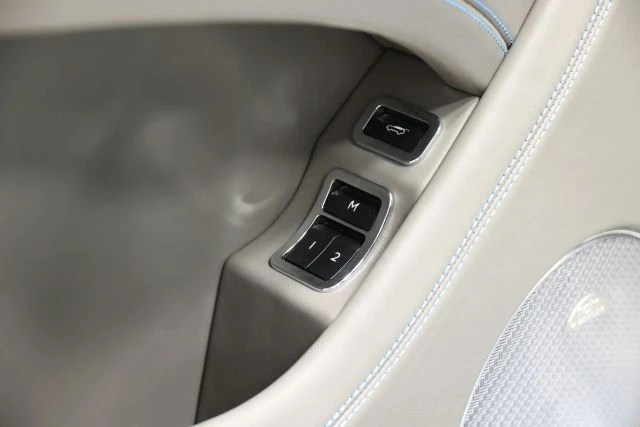 2019 Bentley Bentayga - Image 14 of 21