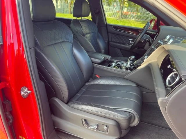 2019 Bentley Bentayga - Image 16 of 21