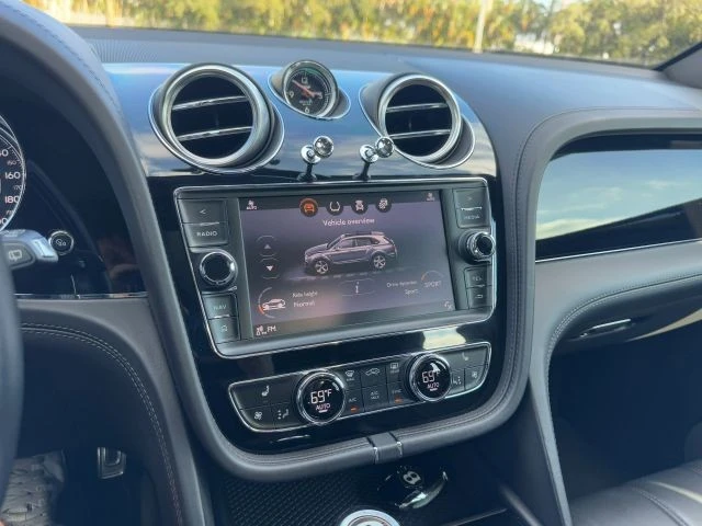 2019 Bentley Bentayga - Image 19 of 21