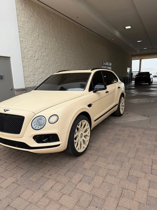 2019 Bentley Bentayga - Image 2 of 14