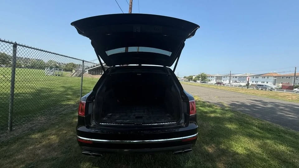 2019 Bentley Bentayga - Image 8 of 18