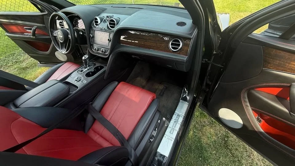 2019 Bentley Bentayga - Image 17 of 18