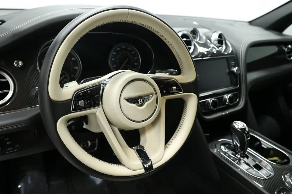 2019 Bentley Bentayga - Image 2 of 2