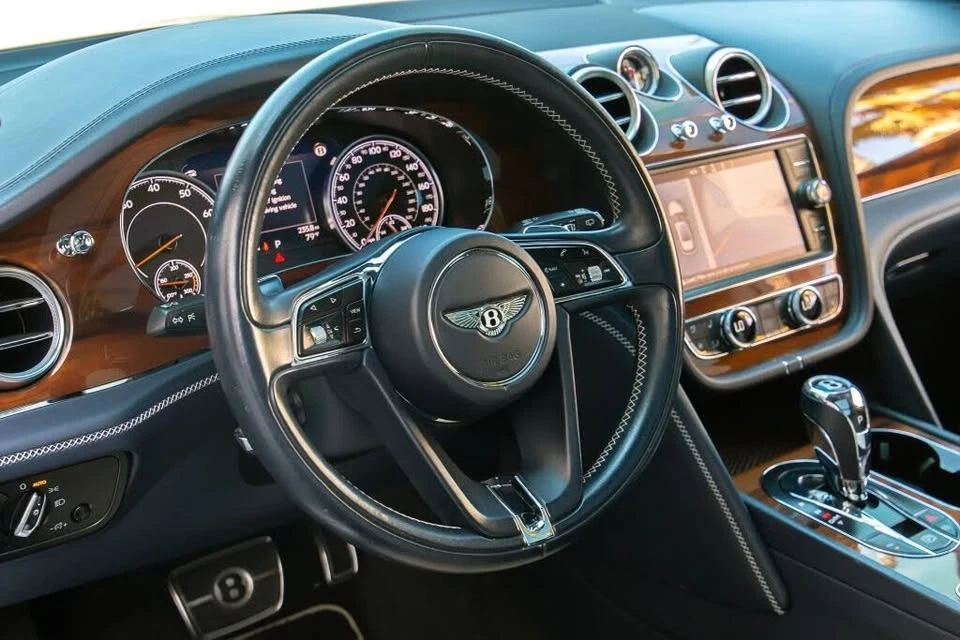 2019 Bentley Bentayga - Image 9 of 19