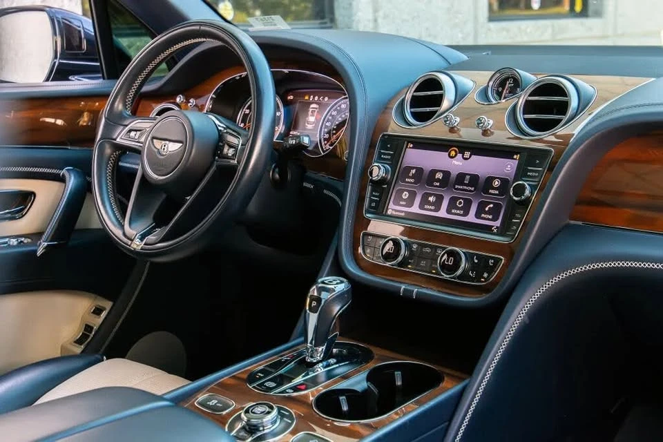 2019 Bentley Bentayga - Image 16 of 19