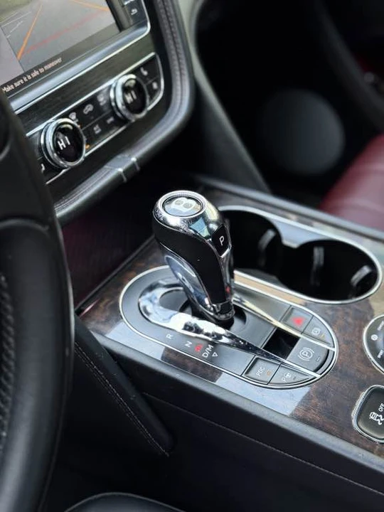 2019 Bentley Bentayga - Image 13 of 19
