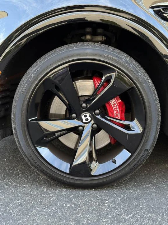 2019 Bentley Bentayga - Image 16 of 19