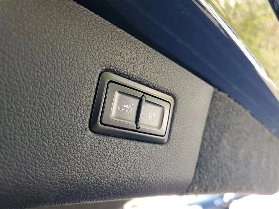 2019 Bentley Bentayga - Image 11 of 20