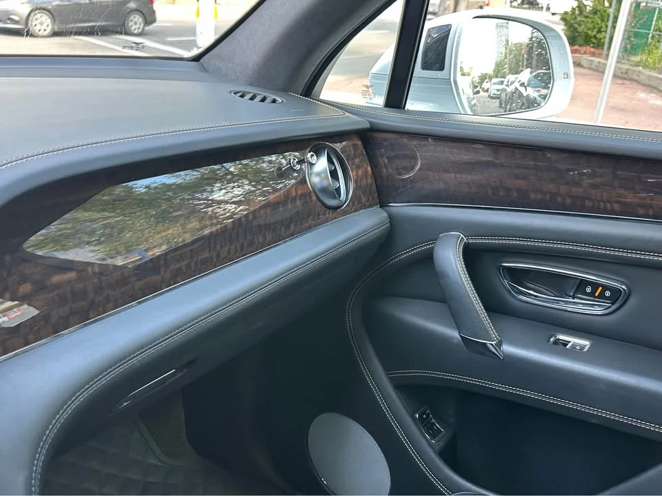 2019 Bentley Bentayga - Image 7 of 14