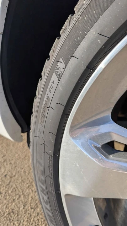 2019 Bentley Bentayga - Image 4 of 9