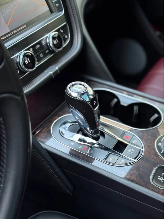 2019 Bentley Bentayga - Image 6 of 19