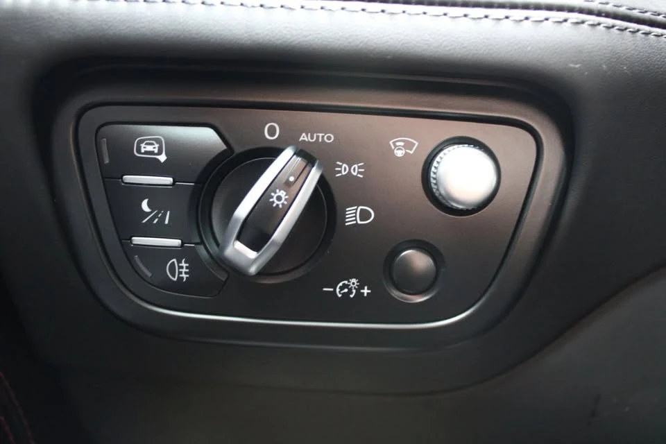 2019 Bentley Bentayga - Image 8 of 17