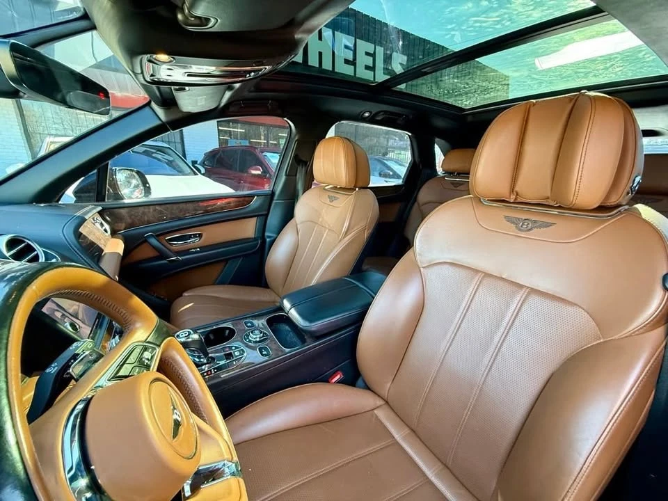2019 Bentley Bentayga - Image 16 of 19