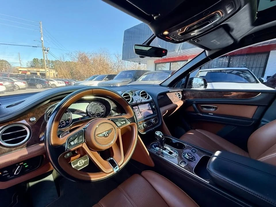 2019 Bentley Bentayga - Image 17 of 19