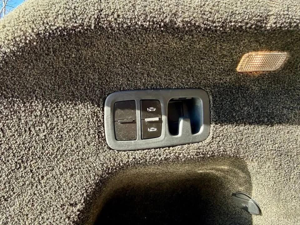 2019 Bentley Bentayga - Image 11 of 19