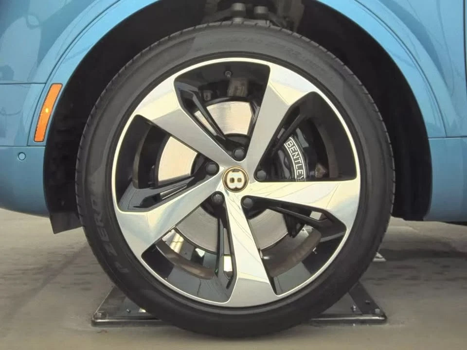 2019 Bentley Bentayga - Image 18 of 20