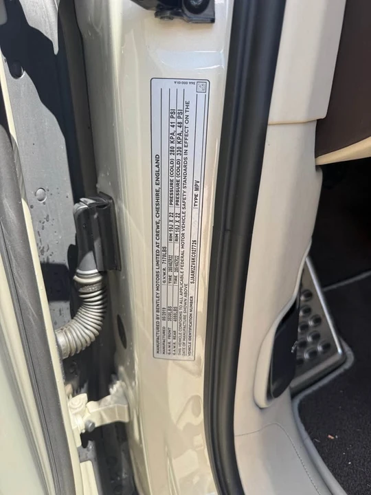 2019 Bentley Bentayga - Image 12 of 17