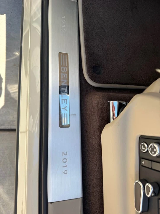 2019 Bentley Bentayga - Image 13 of 17