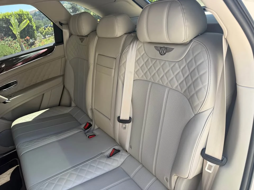 2019 Bentley Bentayga - Image 9 of 17
