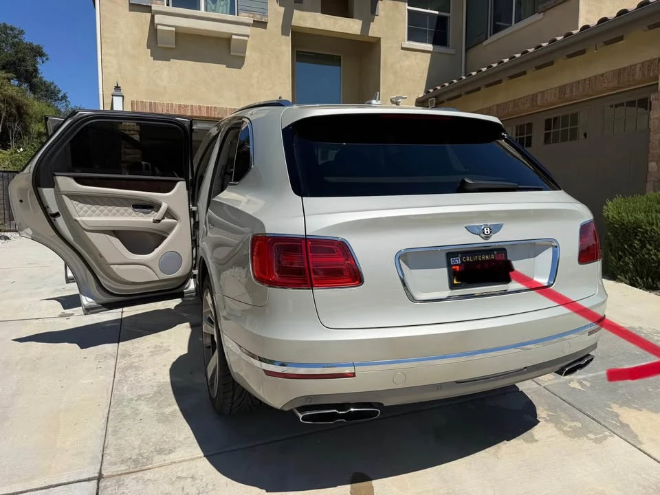 2019 Bentley Bentayga - Image 10 of 17