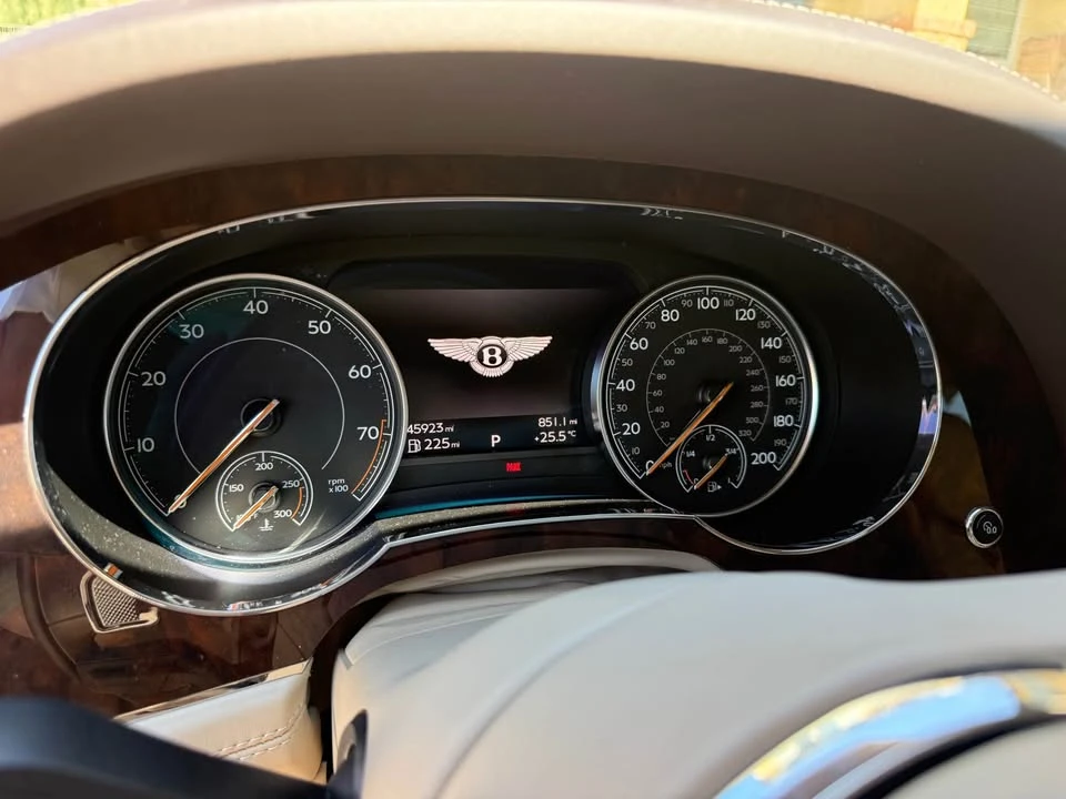 2019 Bentley Bentayga - Image 4 of 17