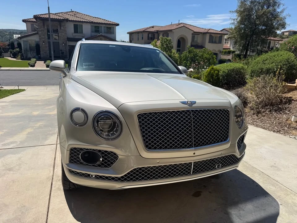 2019 Bentley Bentayga - Image 2 of 17