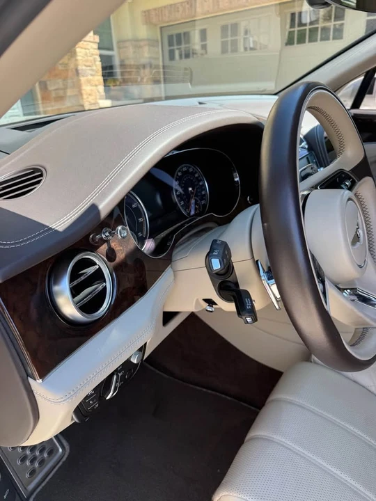 2019 Bentley Bentayga - Image 15 of 17