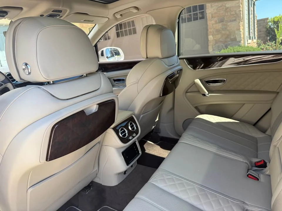 2019 Bentley Bentayga - Image 8 of 17