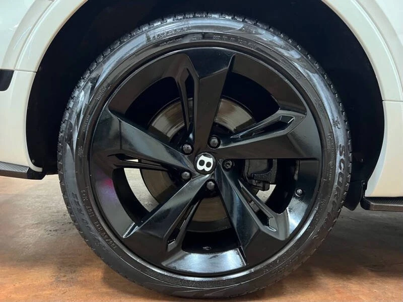 2019 Bentley Bentayga - Image 11 of 19