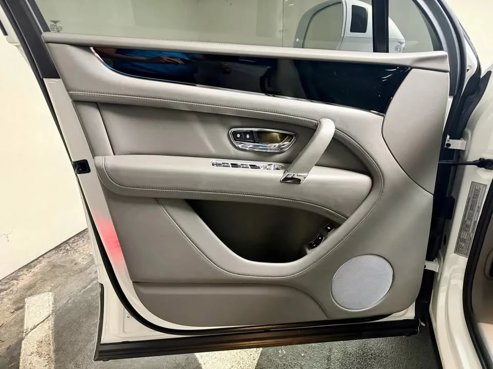 2019 Bentley Bentayga - Image 17 of 19