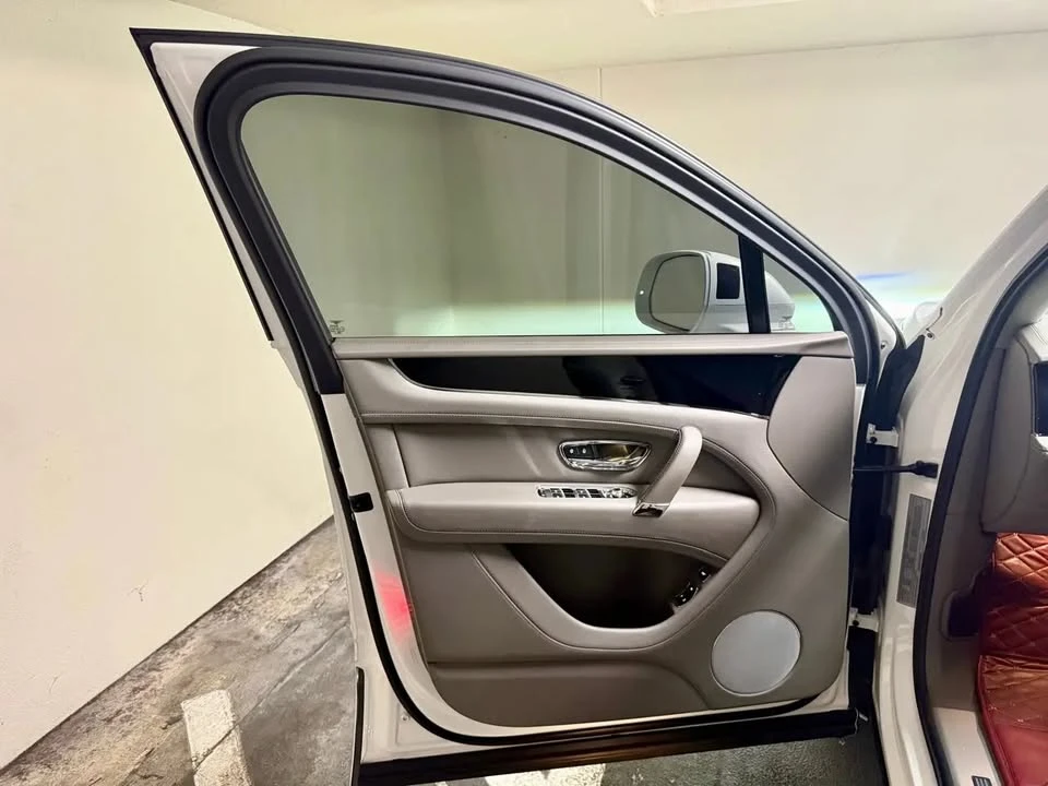 2019 Bentley Bentayga - Image 16 of 19
